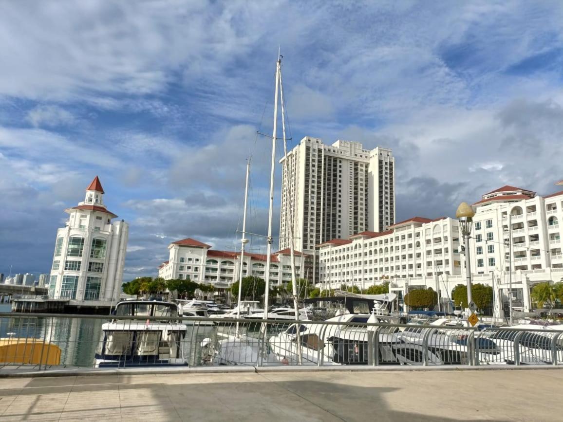 Straits Quay Marina Suites Penang By Aurorahomes Bagan Jermal Eksteriør billede