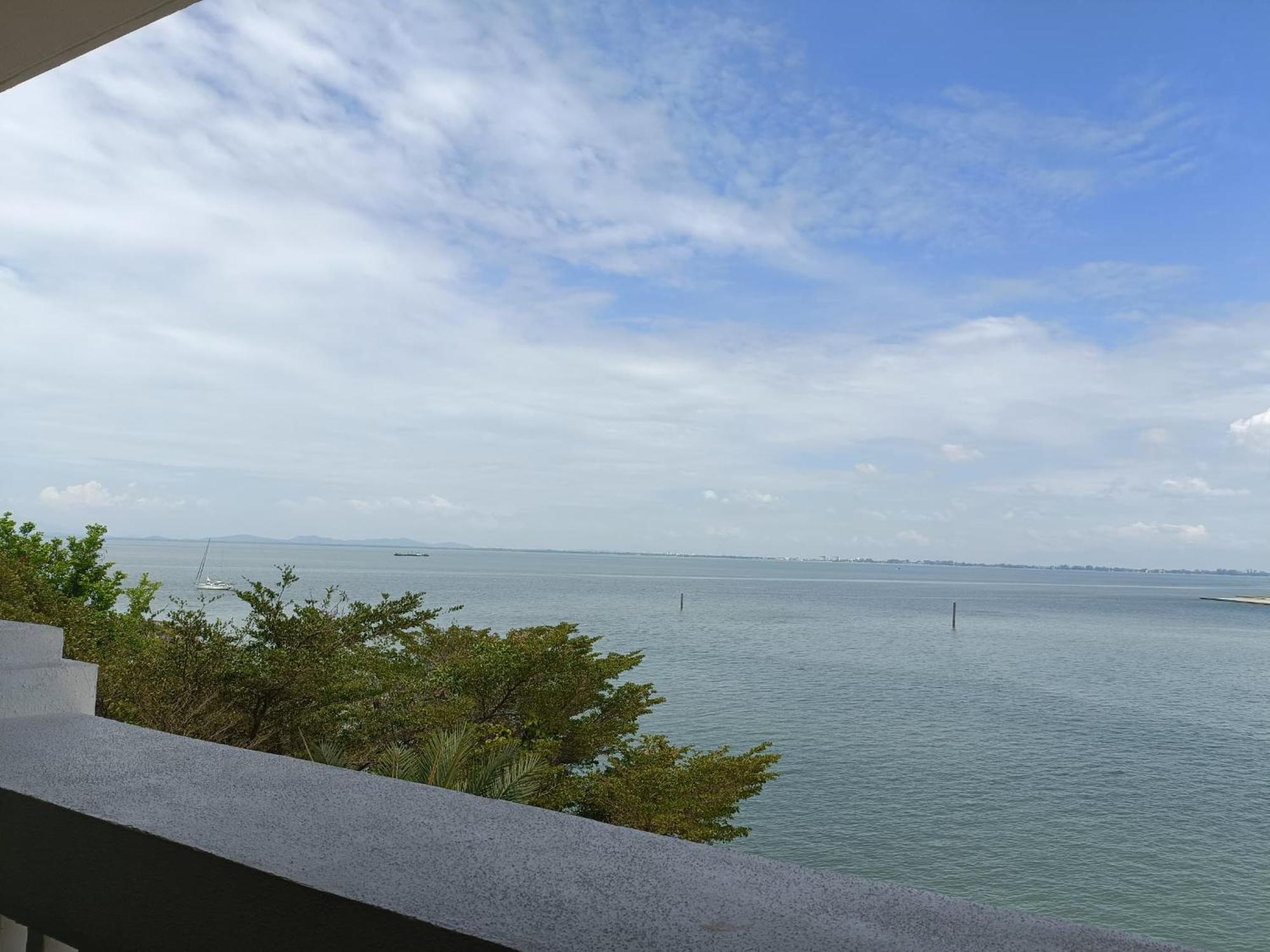 Straits Quay Marina Suites Penang By Aurorahomes Bagan Jermal Eksteriør billede