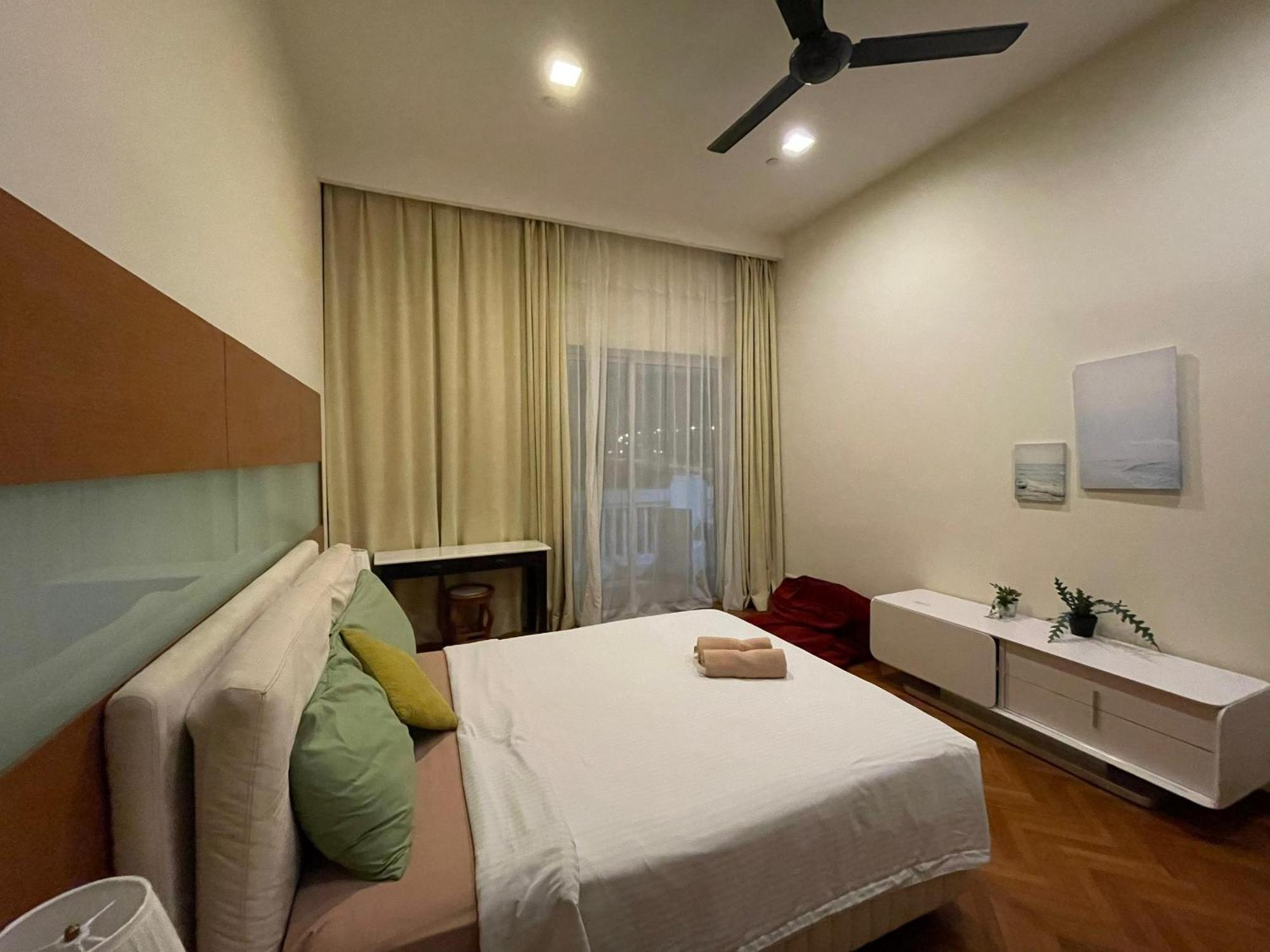 Straits Quay Marina Suites Penang By Aurorahomes Bagan Jermal Eksteriør billede