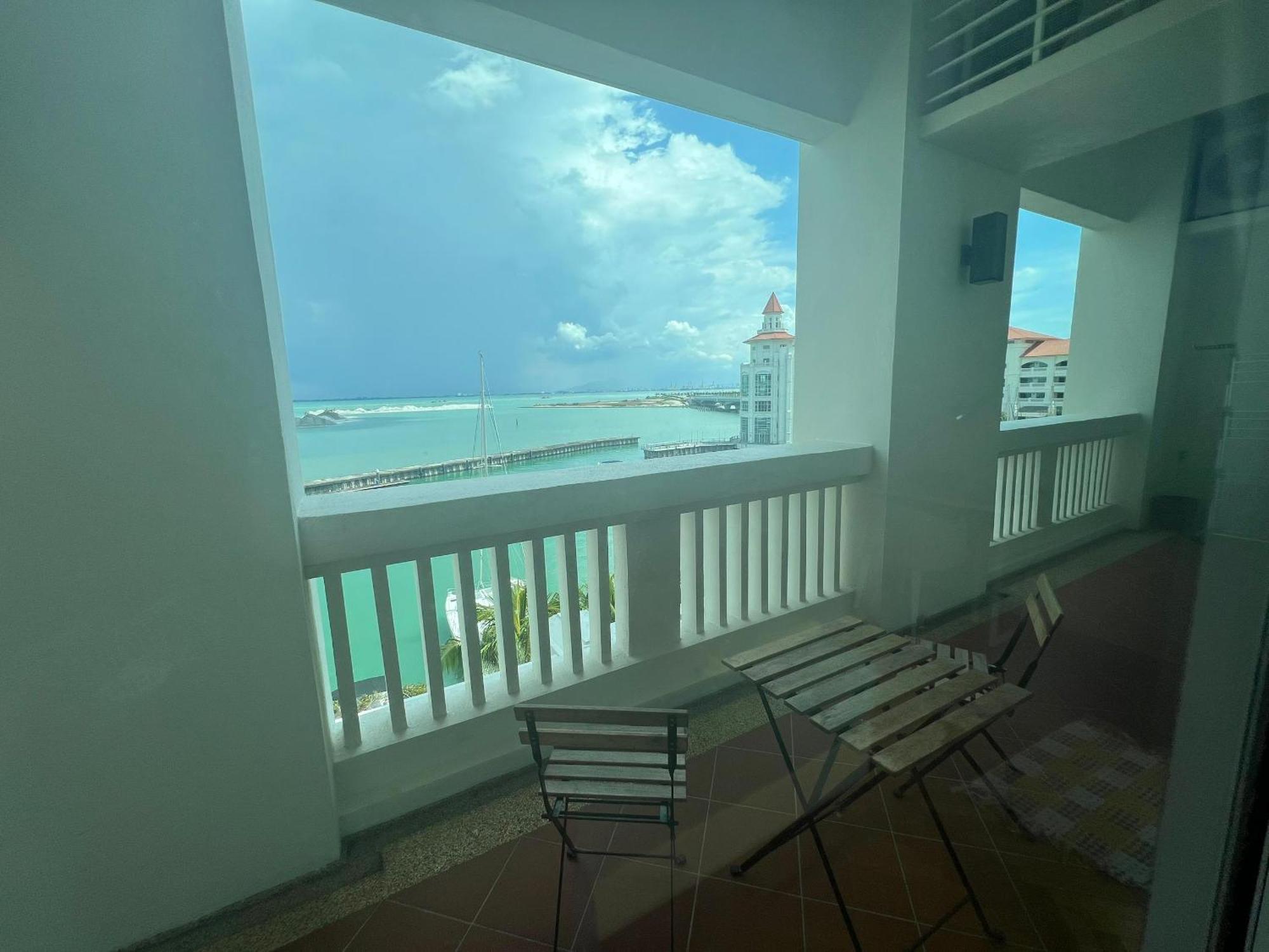 Straits Quay Marina Suites Penang By Aurorahomes Bagan Jermal Eksteriør billede